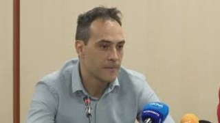 Mениджърът на българския национален отбор по волейбол Стефан Чолаков изнендващо