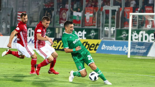 Нападателят на Лудогорец Клаудиу Кешеру говори пред българските журналисти