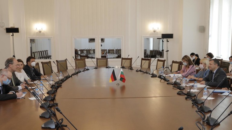 Депутати обсъдиха с германския посланик у нас последиците от кризата в Афганистан