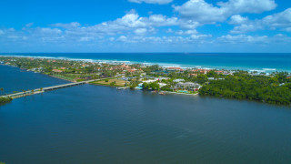 Технологичният милиардер Лари Елисън обяви своето имение на брега на