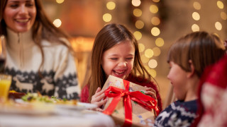 Коледа наближава онова време от годината когато лампичките светят по топло