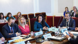 влезе в дневния ред на комисията по здравеопазване чрез изслушване