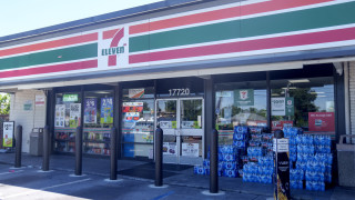 Канадският ритейл гигант Alimentation Couche Tard в четвъртък оттегли своето предложение