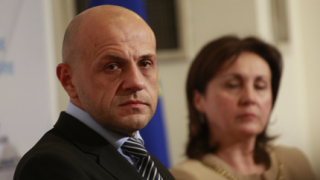 Политическа чистка в държавната администрация няма, увери Бъчварова 
