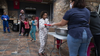 Южна Африка отчете рекорден ръст на новозаразените с новия коронавирус