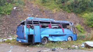 Тежко катастрофиралият в Своге автобус е собственост на фирма Мобилус 5