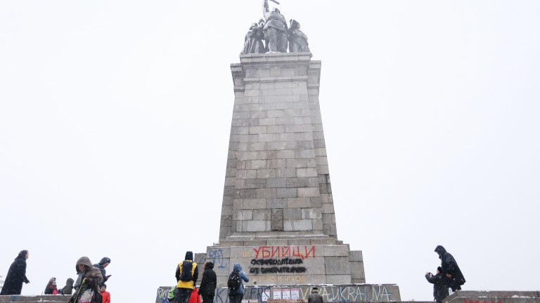 Монументът Паметник на съветската армия е държавна собственост, за който