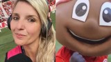 Репортерка се жалва за сексуален тормоз от футболен талисман 