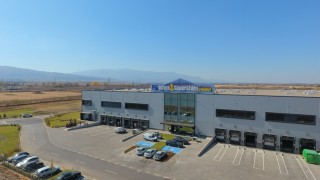 Собственикът на веригата за търговия на дребно Office 1 Superstore