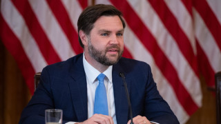 Вицепрезидентът Джей Ди Ванс наруши мълчанието си на фона на