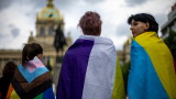 Чехия одобри повече права за ЛГБТ двойки, но не и за брак или осиновяване