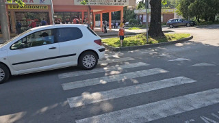 Кола уби възрастна жена на тротоар в Сливен