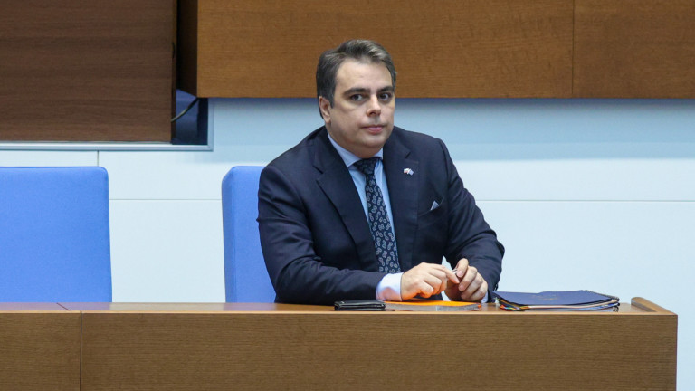 Финансовият министър Асен Василев се надява днес или утре народните