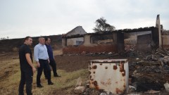 Земеделският министър обеща бърза помощ на пострадалите стопани от пожарите