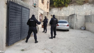 Специализираната прокуратура повдигна обвинения на три лица за участие в