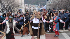 В Благоевград се разигра кукерски фестивал с игри и маскаради