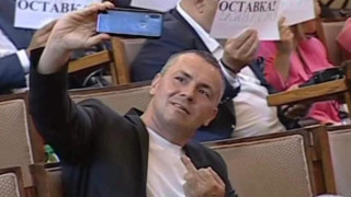 Ицо Хазарта: Не за среден пръст, за килия сте!