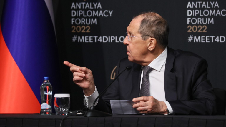 Лавров съветва: Не мислете икономиката на Русия, мислете за оръжията в Украйна