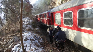 Влак блъсна 13 годишно момиченце край кара Кумарица съобщи Нова телевизия