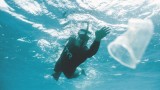 Бен Льокомт - мъжът, който плува през 500 километра боклук