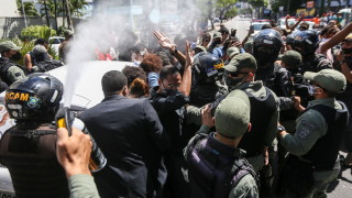 Продължават протестите в след смъртта на 40 годишния чернокож мъж предаде