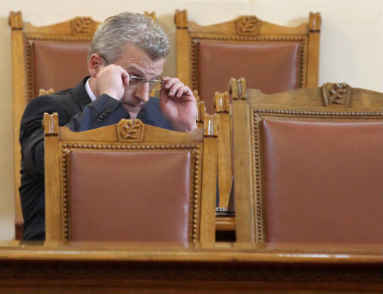 Депутатите решиха да стоят по нощите заради здравния закон