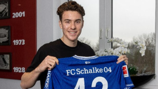 Първият професионален договор на Матю Хоуп вече е факт Шалке