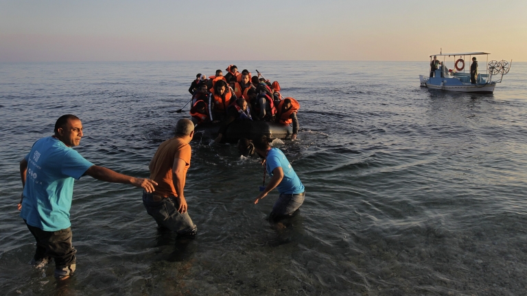 Лодка с мигранти потъна в Егейско море, най-малко 12 се удавиха 