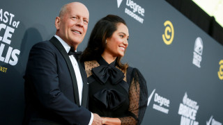 Провокативните моменти на Брус Уилис и Ема Хеминг