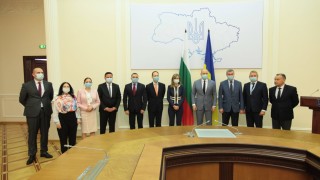 Премиерът на Украйна се ангажира с откриване на българското училище в Одеса