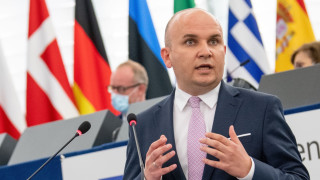 Комисията по правни въпроси в Европейския парламент отхвърли свалянето на