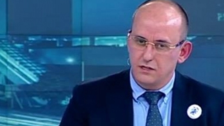 Караниколов действа неадекватно и застрашава националната ни сигурност според Стоил Яков