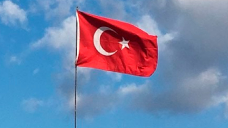 Изгорен турски флаг в Гърция вбеси Анкара