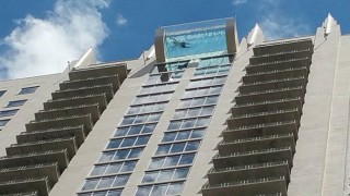 Да плуваш във въздуха е огромно забавление но е за