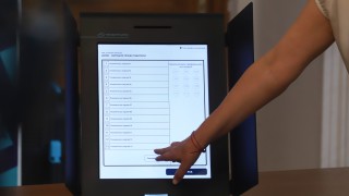 ЦИК: Машинното гласуване отнема под минута, жегата не влияе