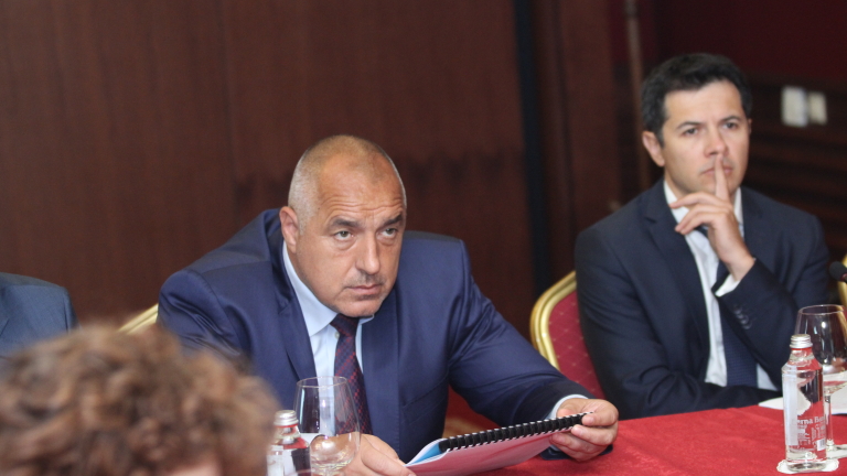 Борисов погна регионални МВР шефове за незаконни цигари