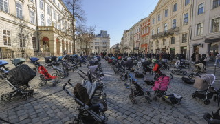 Най малко 1035 цивилни са били убити а 1650 ранени