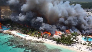 Жена загина а около 1700 туристи бяха евакуирани при голям