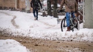 Мъж от Шумен наби три деца защото хвърлили снежни топки
