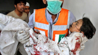 Атентат уби 14 души и рани повече от 30 в Пакистан