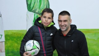 Вратарят Душан Перниш и голаджията Мартин Камбуров бяха поредните футболисти