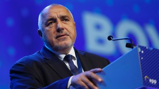 Отношенията в управляващата коалиция цените на горивата неясните обществени поръчки