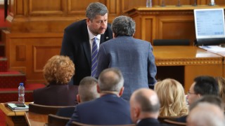 Демократична България изключително държи на това което е фиксирано в