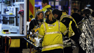 Балкон на лондонски театър се срути върху публиката