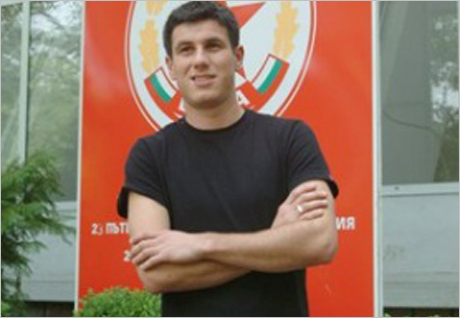 Наварини излиза титуляр за "червените" в Самоков