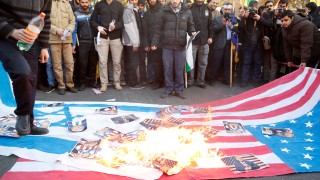 Няколкостотин ултраконсервативни иранци проведоха протестна демонстрация срещу Изрел като обявиха