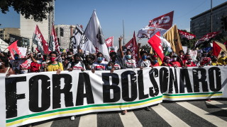 Един от водещите консервативни вестници в Бразилия поиска отстраняването на