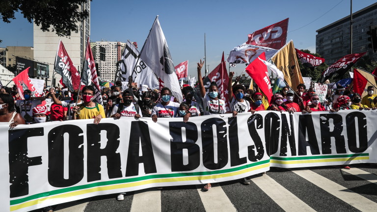 Топ вестник в Бразилия поиска отстраняването на Болсонару