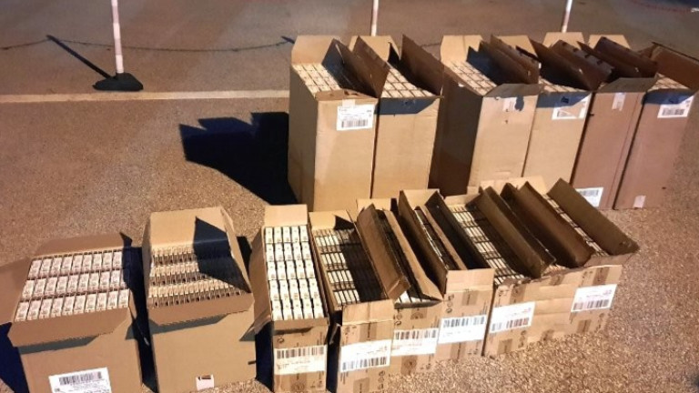 Митнически служители откриха 5000 кутии (100 000 къса) цигари с