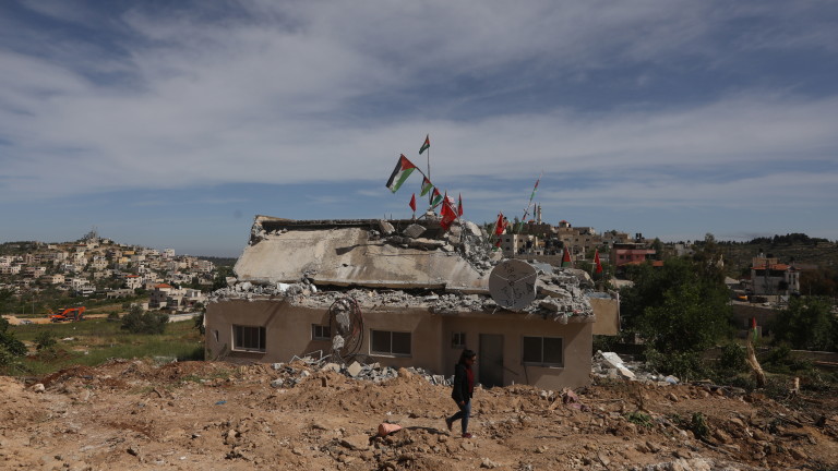 Палестинец откри огън по израелски военен контролно-пропускателен пункт на Западния